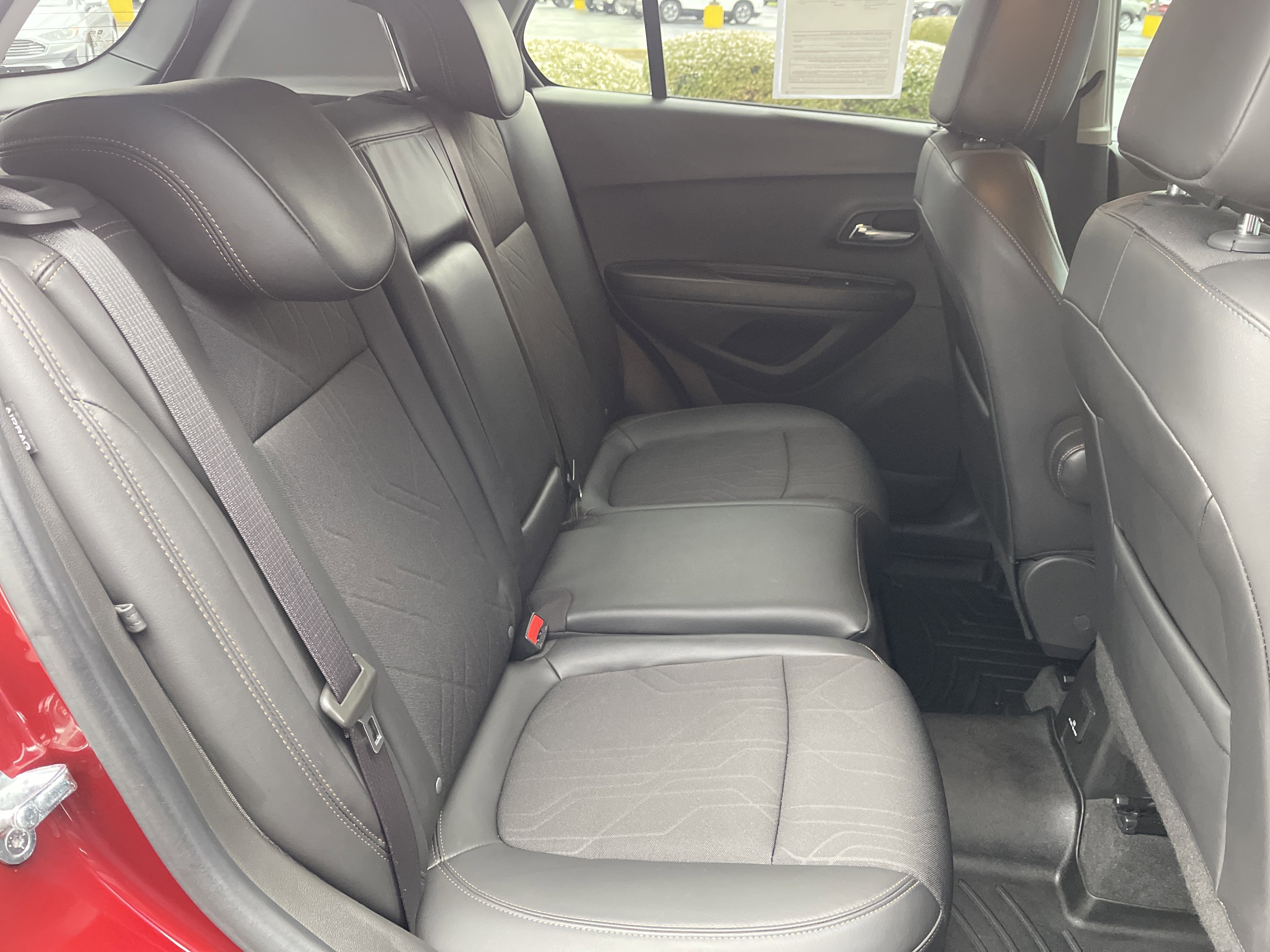 Used 2022 Chevrolet Trax LT w/ LT Convenience Package image 34