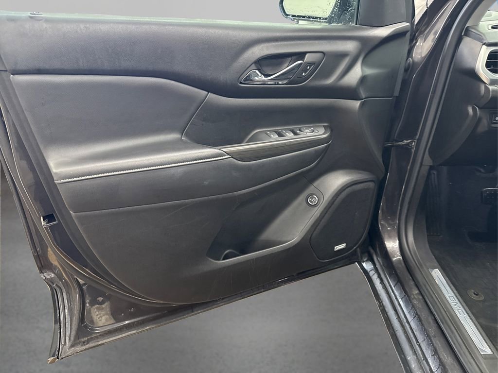 Used 2017 GMC Acadia SLT w/ LPO, Floor Liner Package image 23