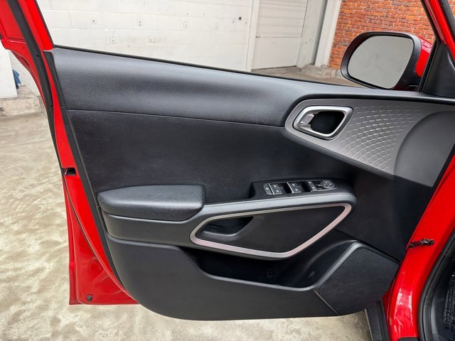 Used 2020 Kia Soul LX image 10