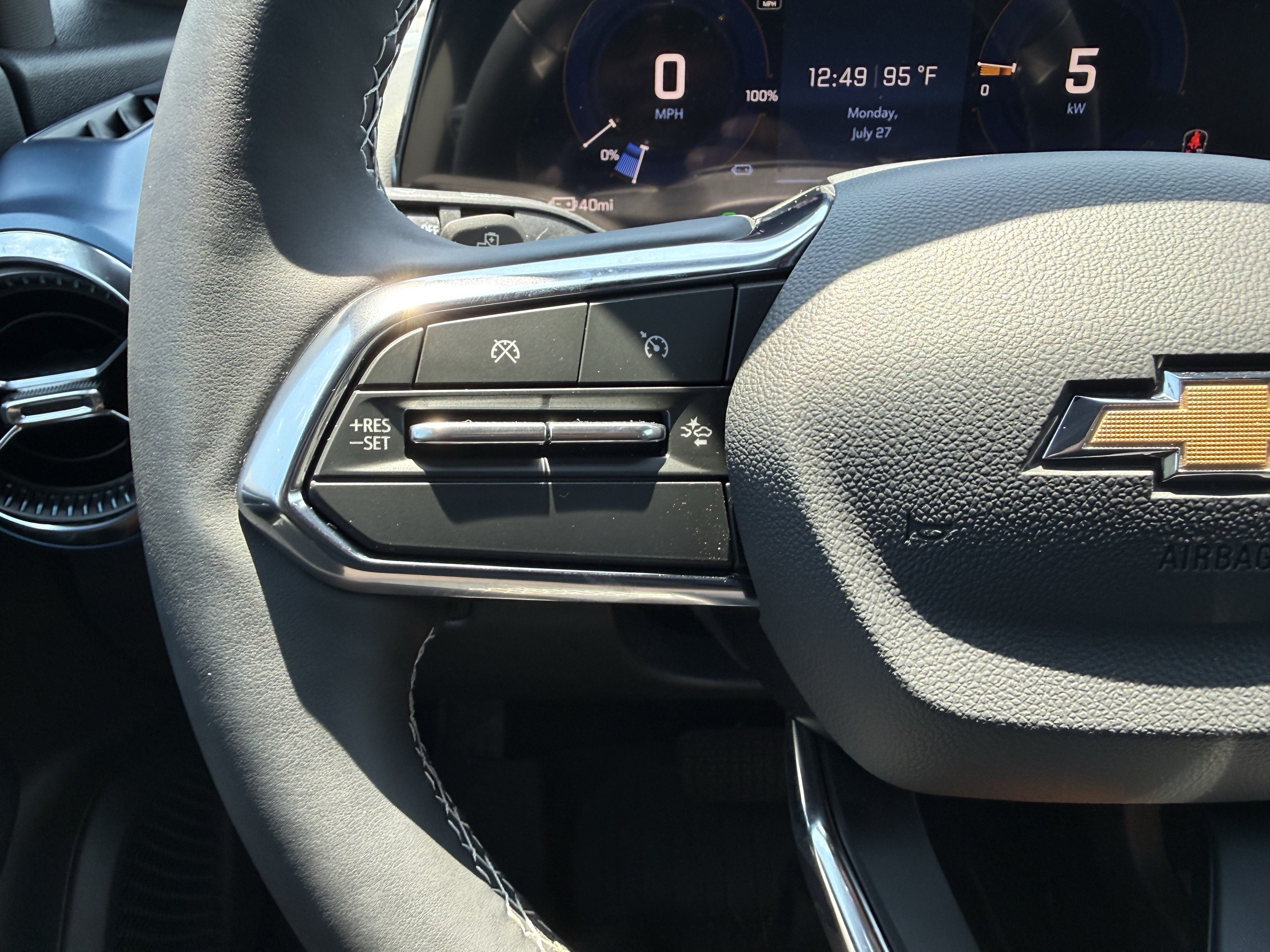 New 2026 Chevrolet Equinox EV LT FWD image 17