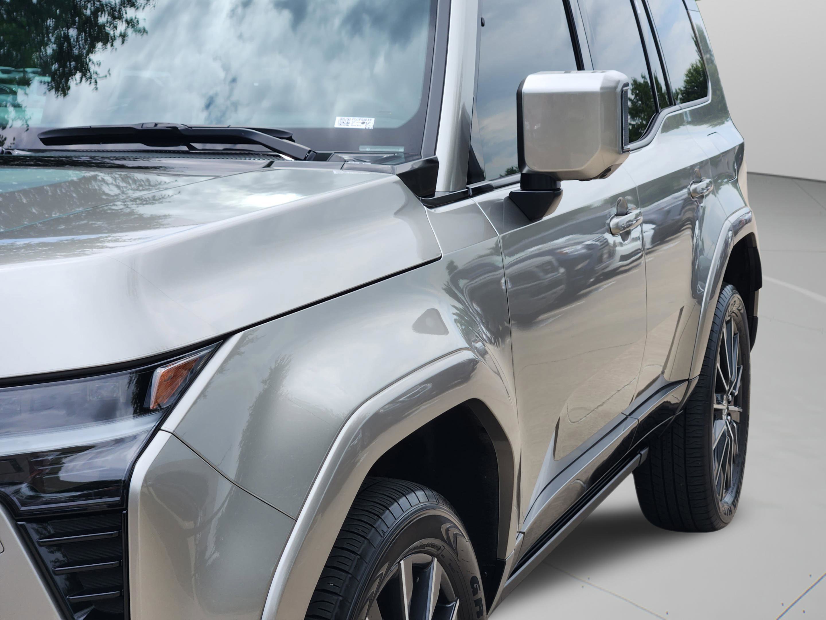 Used 2025 Lexus GX 550 w/ Accessory Package (2T) AWD/4WD image 32