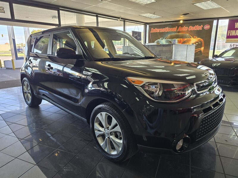 Used 2016 Kia Soul + FWD image 3