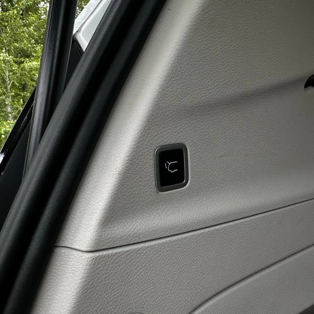 Used 2023 Chrysler Pacifica Touring-L FWD image 18