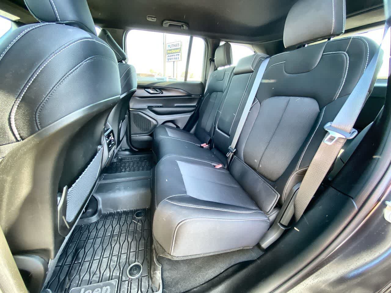 Used 2025 Jeep Grand Cherokee Laredo w/ Luxury Tech Group I AWD/4WD image 21