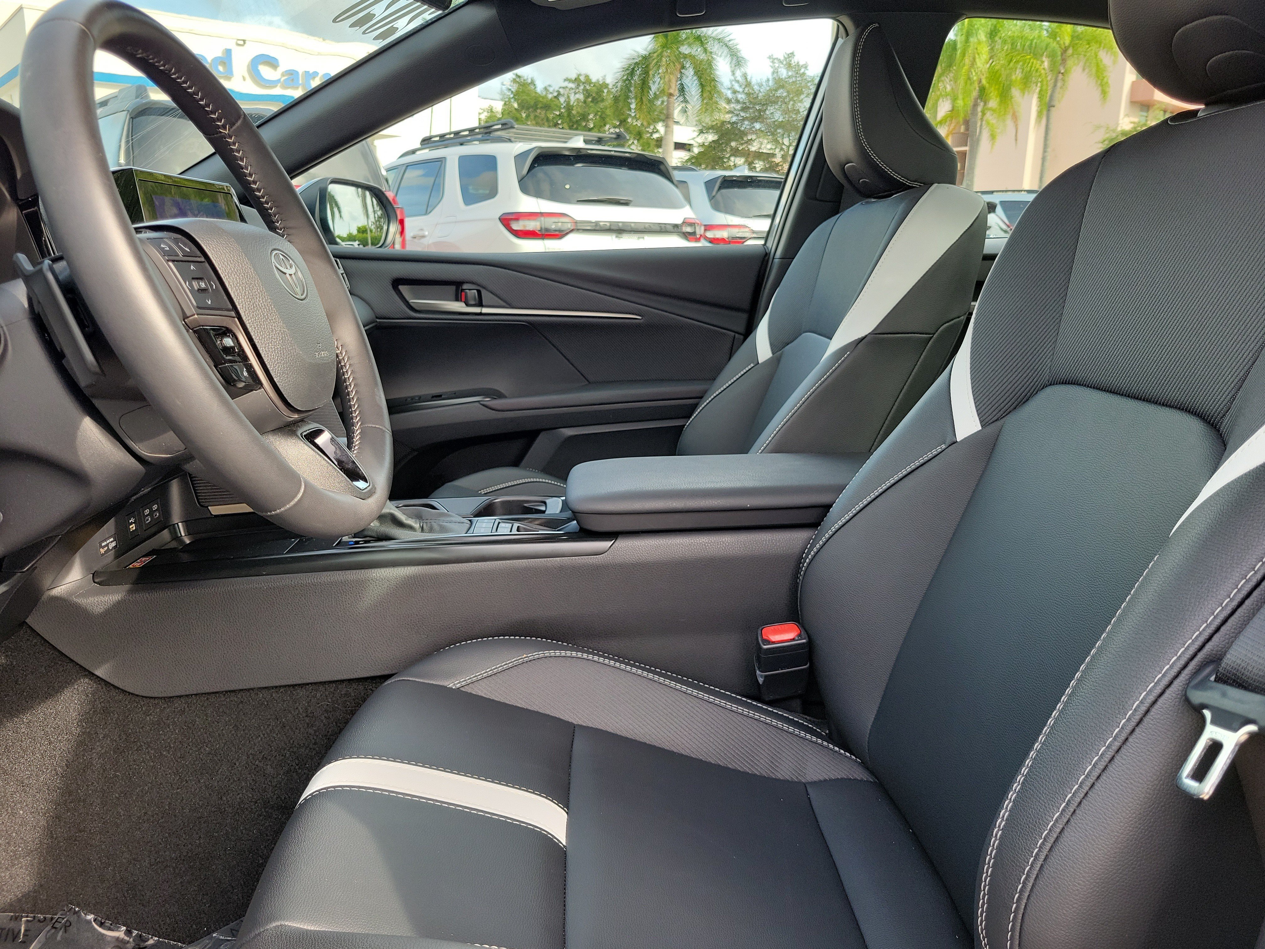 Used 2026 Toyota Camry SE FWD image 15