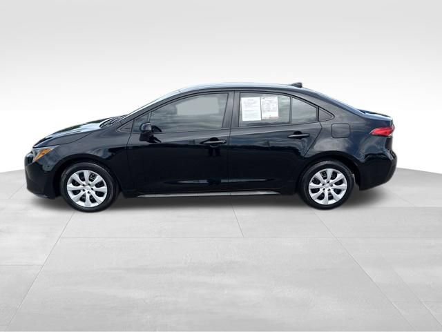 Used 2024 Toyota Corolla LE FWD image 2