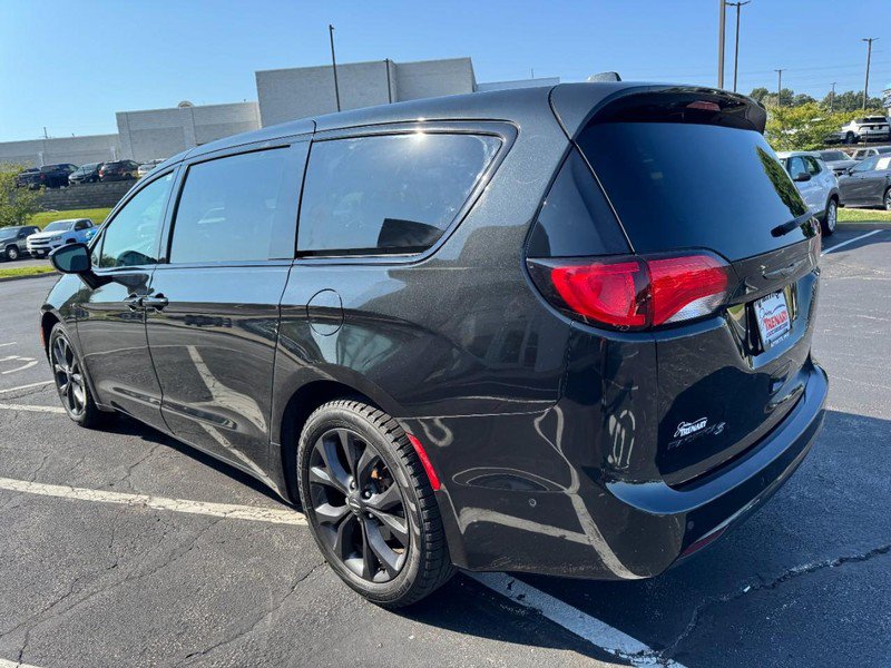 Used 2019 Chrysler Pacifica Touring Plus w/ Advanced Safetytec Group FWD image 5