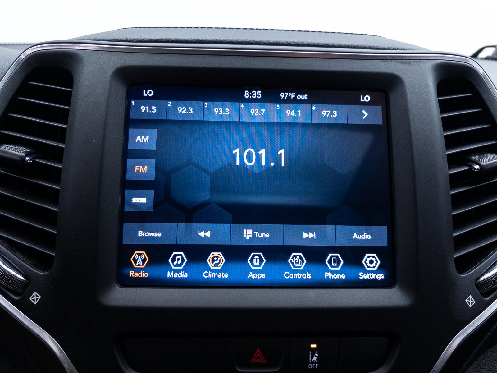 Used 2022 Jeep Cherokee Latitude Lux w/ Sun & Sound Group AWD/4WD image 24