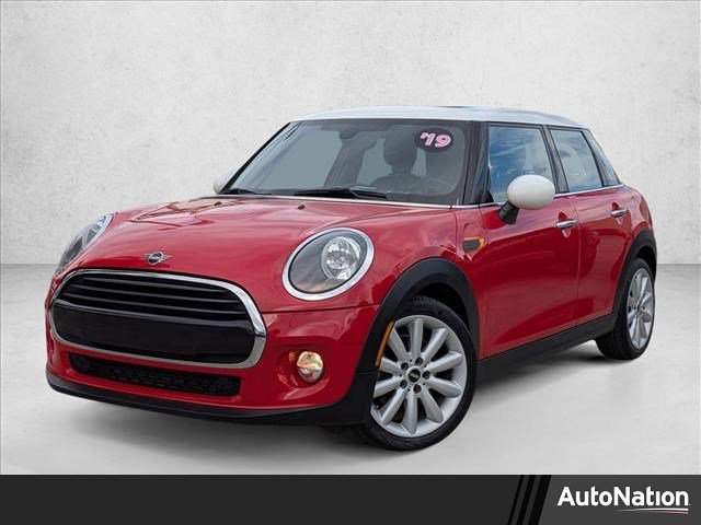 Used 2019 MINI Cooper 4-Door Hardtop image 1