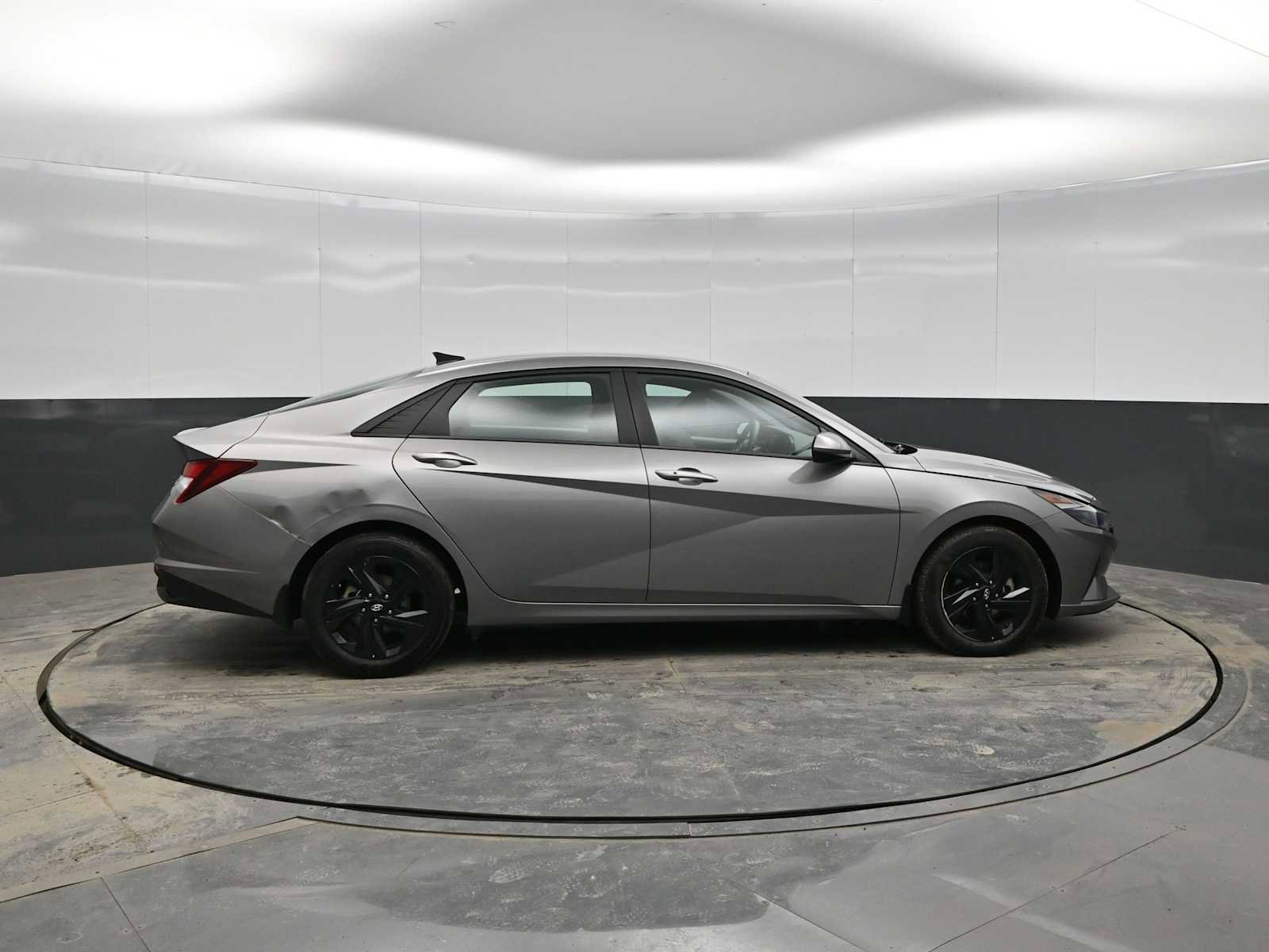 Used 2023 Hyundai Elantra SEL image 9