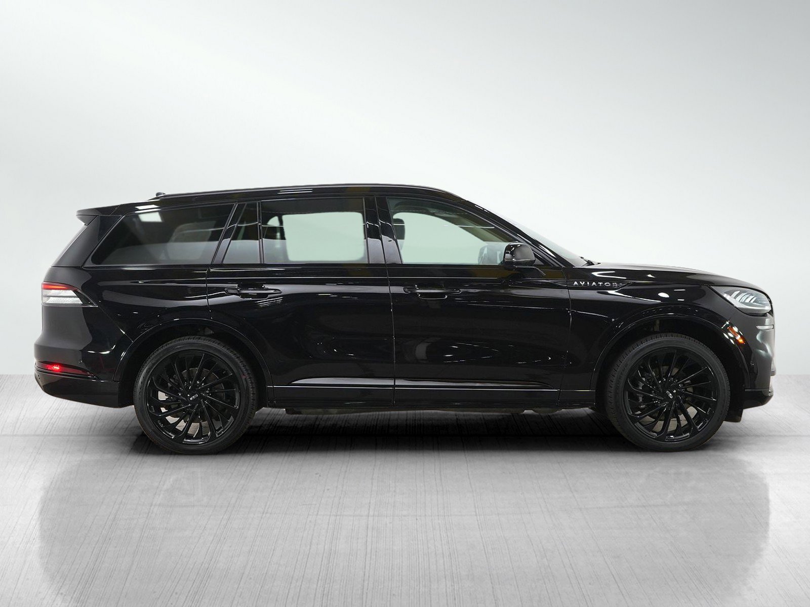 Used 2024 Lincoln Aviator Reserve w/ Equipment Group 201A image 6