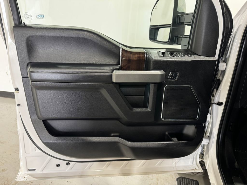 Used 2017 Ford F250 Platinum w/ Platinum Ultimate Package AWD/4WD image 17