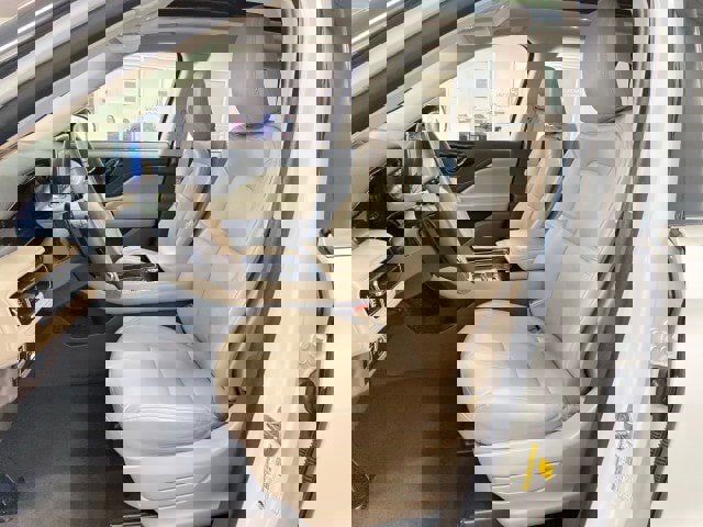 Used 2024 Lincoln Aviator AWD w/ Premium Package image 12