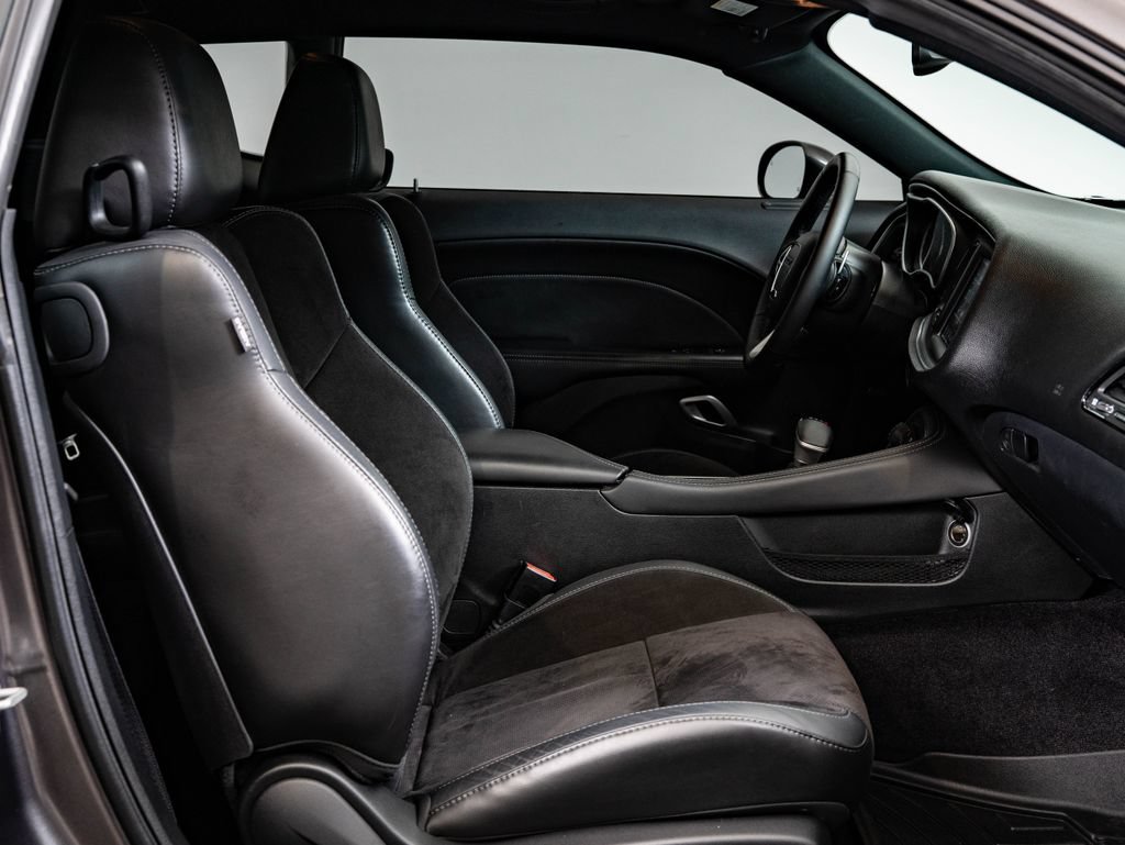 Used 2017 Dodge Challenger R/T Scat Pack w/ Leather Interior Group RWD image 22