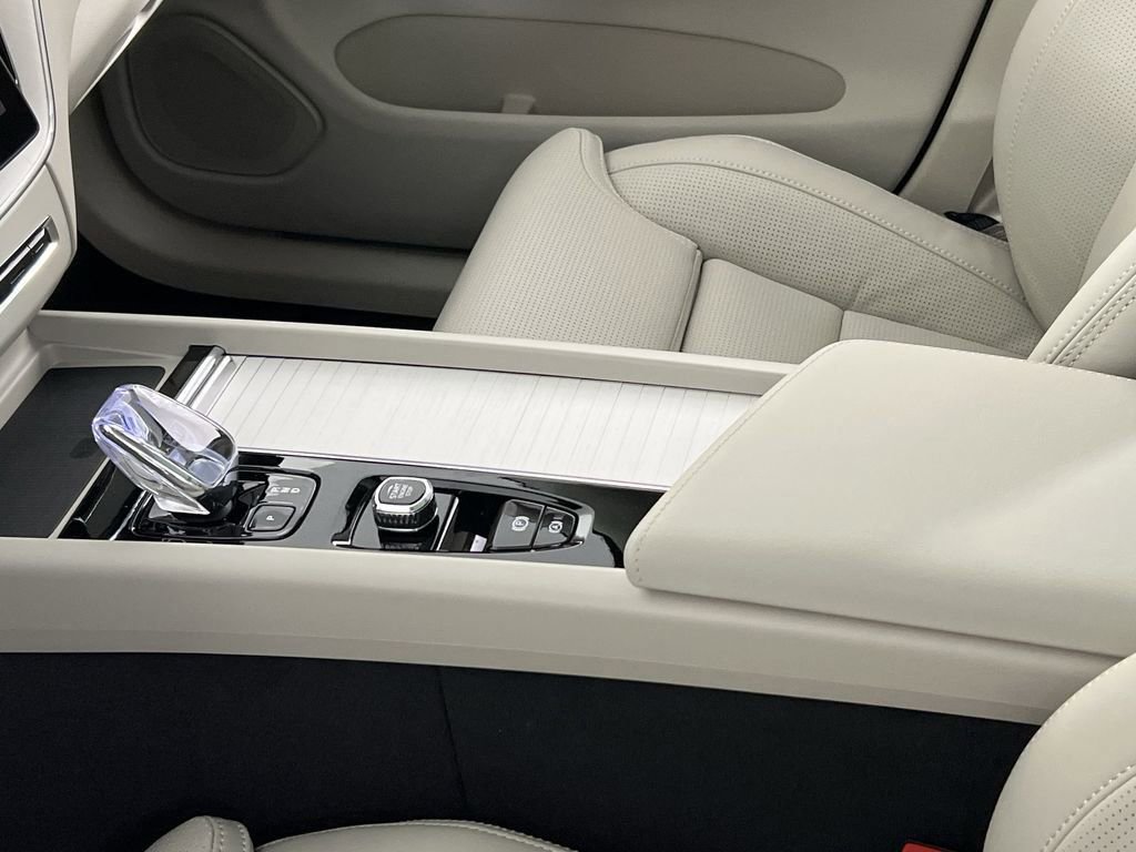 New 2026 Volvo XC60 B5 Ultra w/ Protection Package Premier image 19