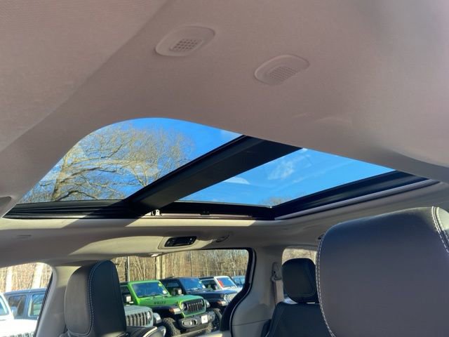 Used 2022 Chrysler Pacifica Limited image 13