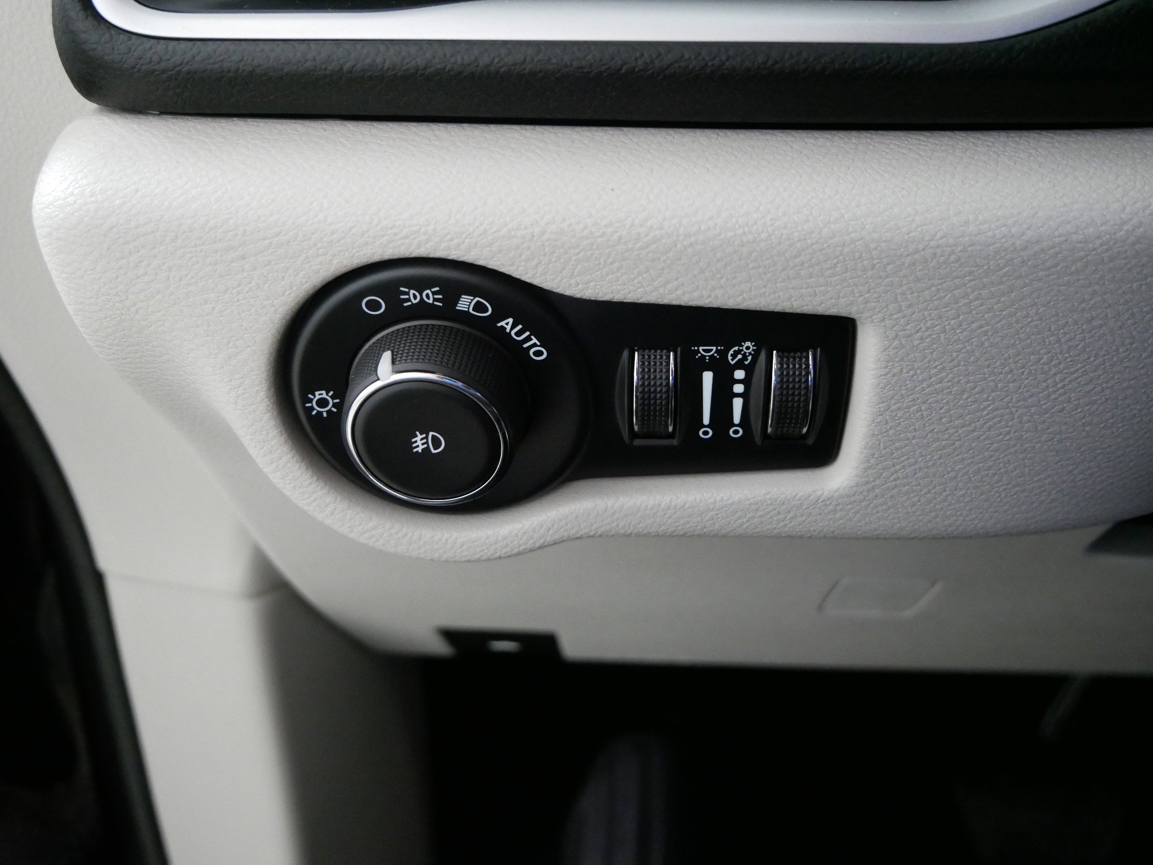 Used 2024 Chrysler Pacifica Touring-L image 26