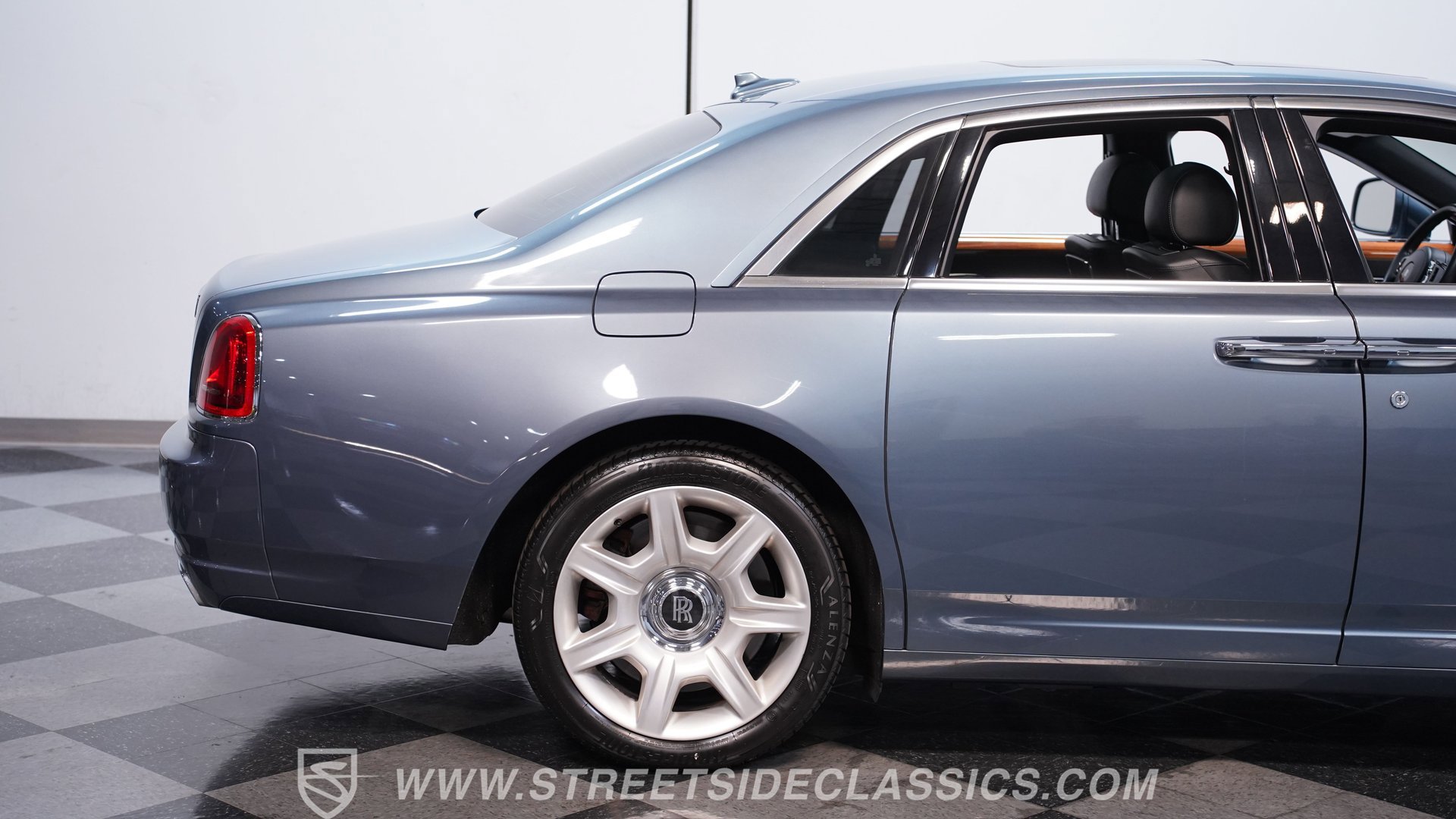 Used 2010 Rolls-Royce Ghost RWD image 24