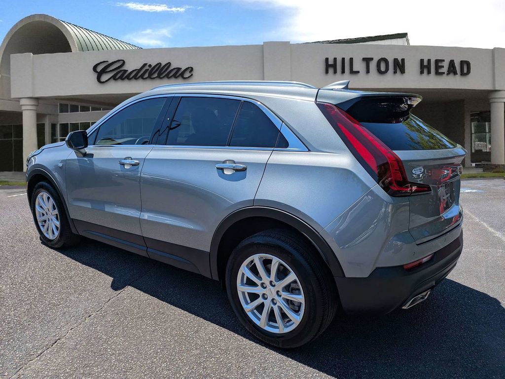 Certified 2023 Cadillac XT4 Luxury w/ Cold Weather Package FWD image 4