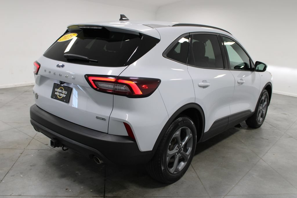 Used 2025 Ford Escape ST-Line Select w/ Class II Trailer Tow Package AWD/4WD image 9