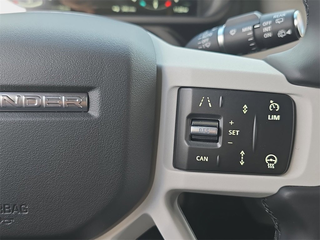 New 2026 Land Rover Defender 130 X-Dynamic SE image 19