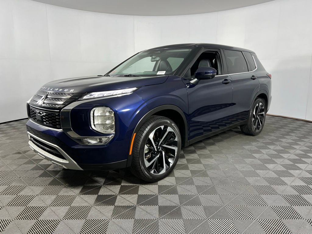 Used 2024 Mitsubishi Outlander SE image 3