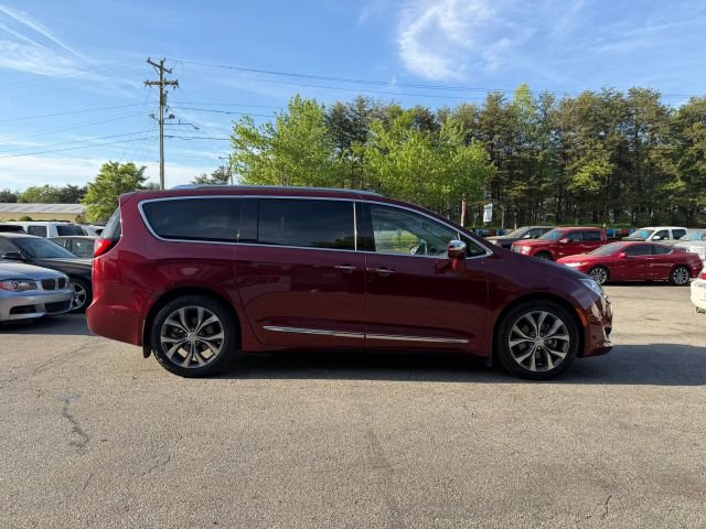Used 2017 Chrysler Pacifica Limited FWD image 6