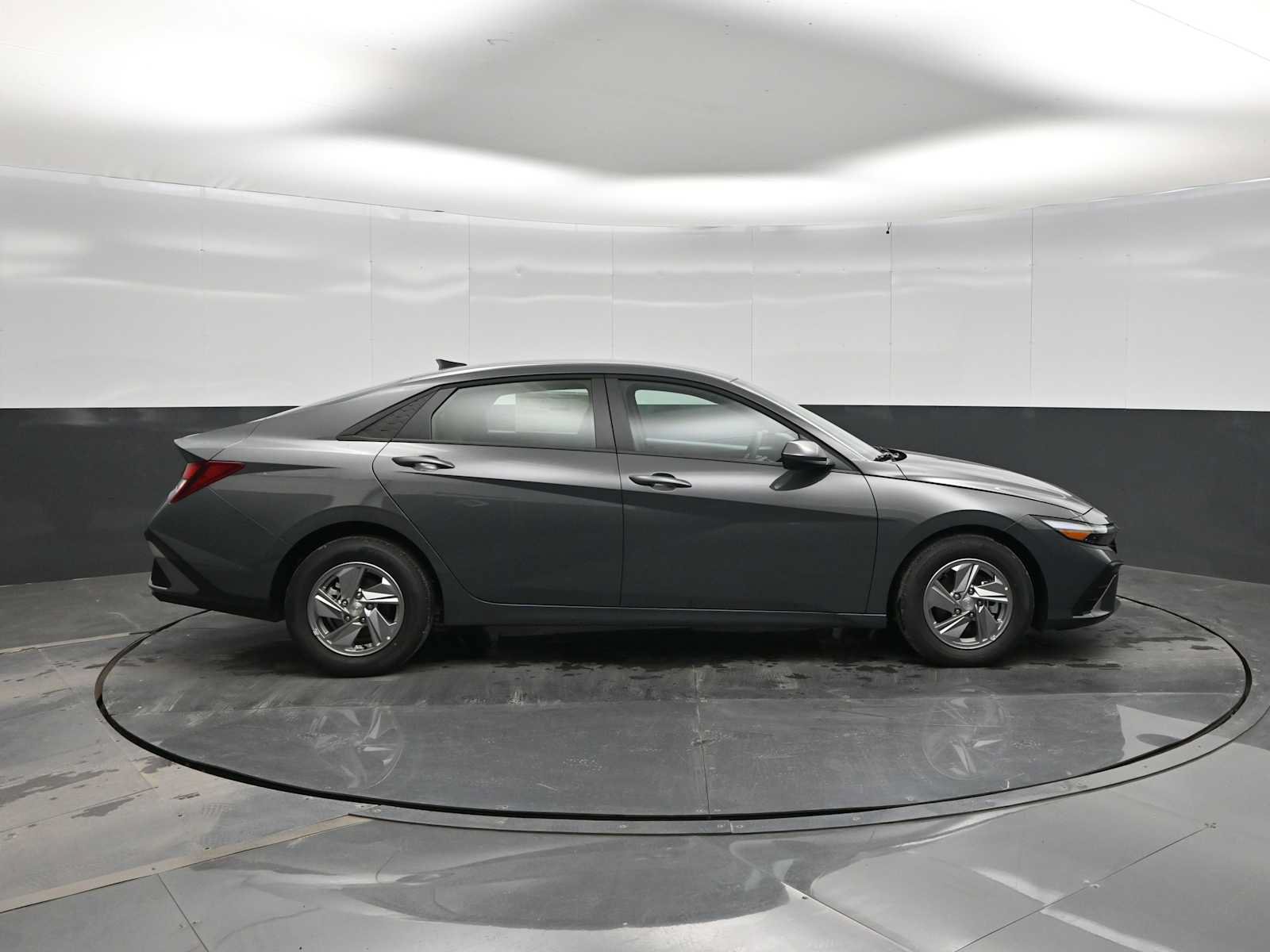 New 2026 Hyundai Elantra SE FWD image 9