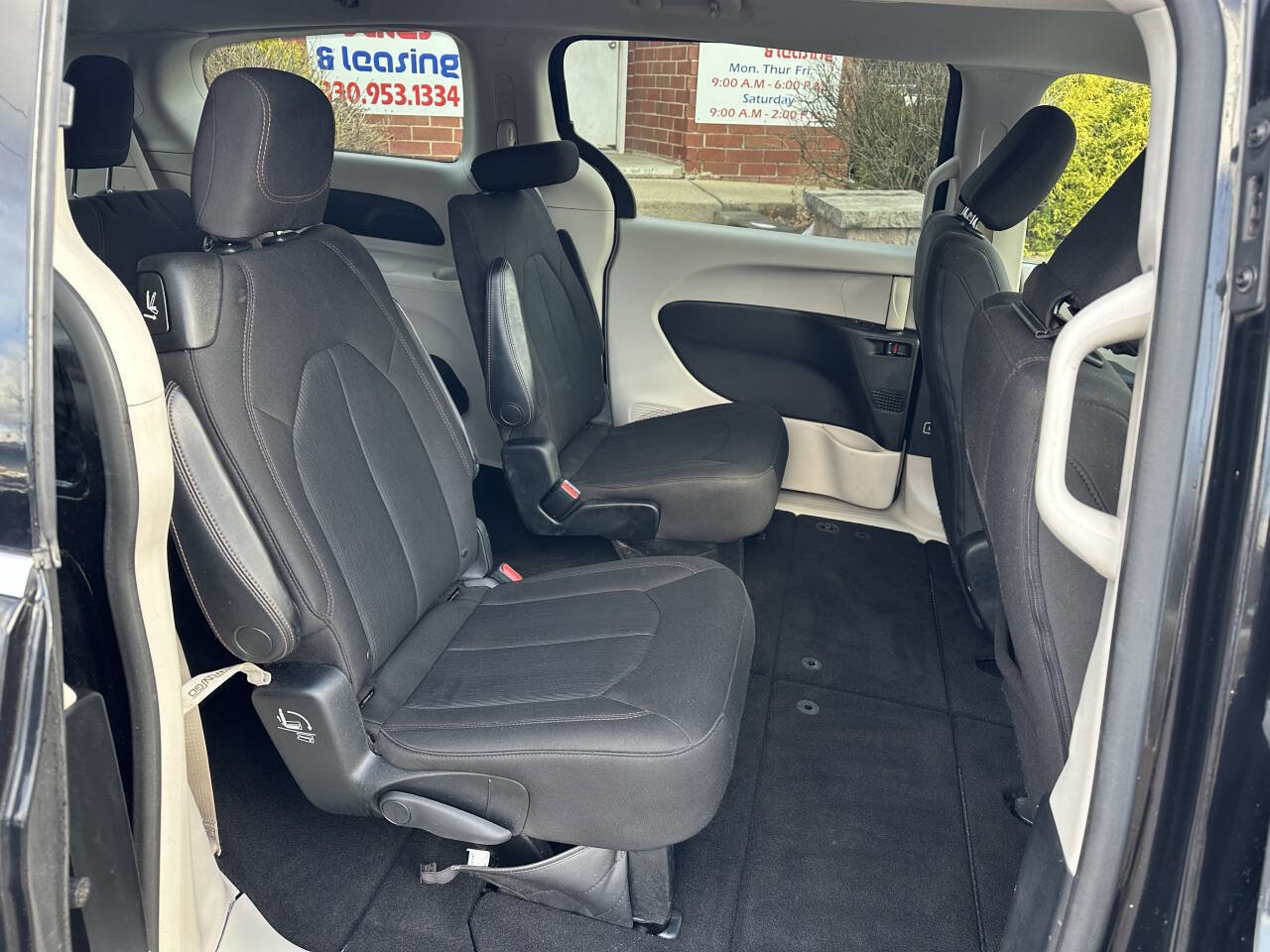 Used 2017 Chrysler Pacifica Touring image 27