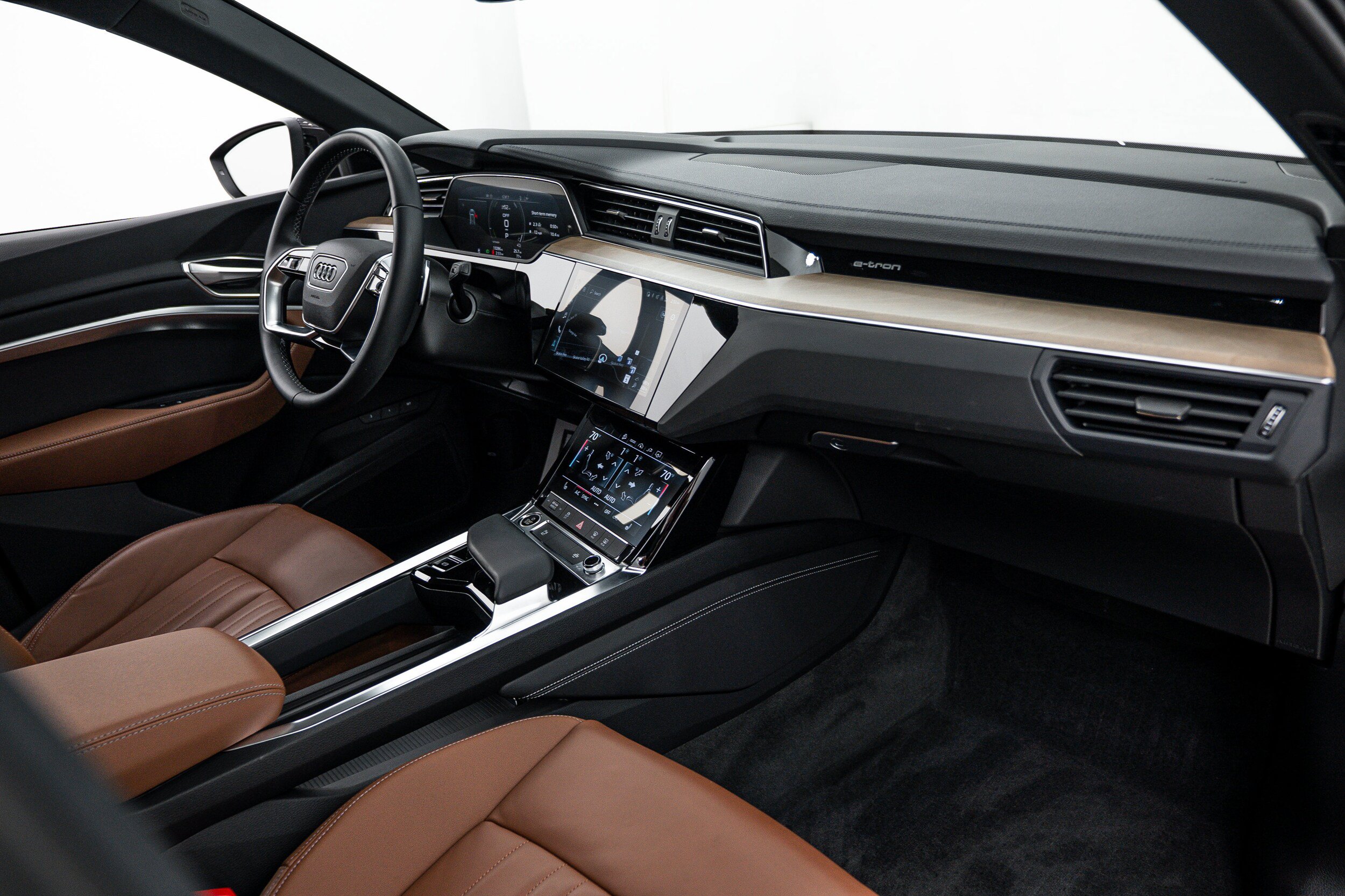 Certified 2024 Audi Q8 e-tron Premium AWD/4WD image 8