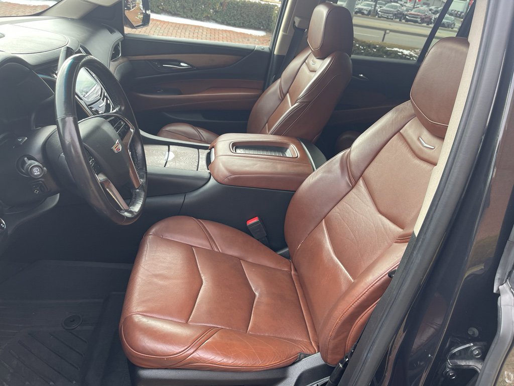 Used 2019 Cadillac Escalade ESV Luxury w/ LPO, Escalade Noir Package image 15