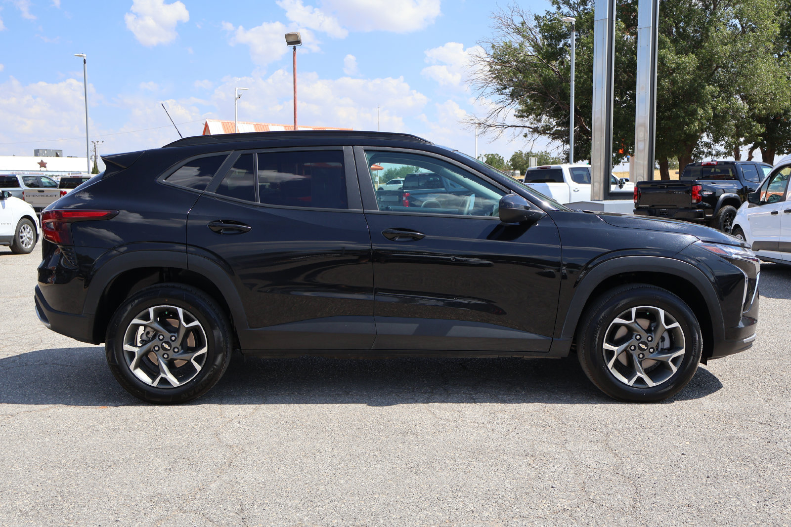Used 2025 Chevrolet Trax LT FWD image 5