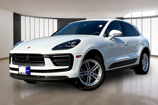 Used 2025 Porsche Macan AWD/4WD image 1