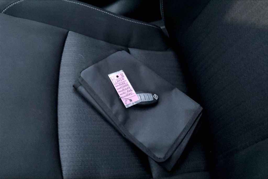 Used 2023 Nissan Altima 2.5 SV w/ SV Premium Package image 10