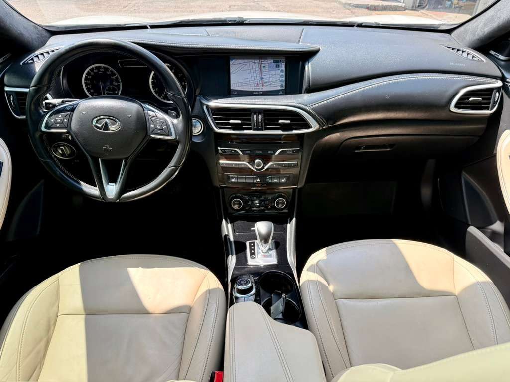 Used 2017 INFINITI QX30 Premium w/ Technology Package FWD image 18