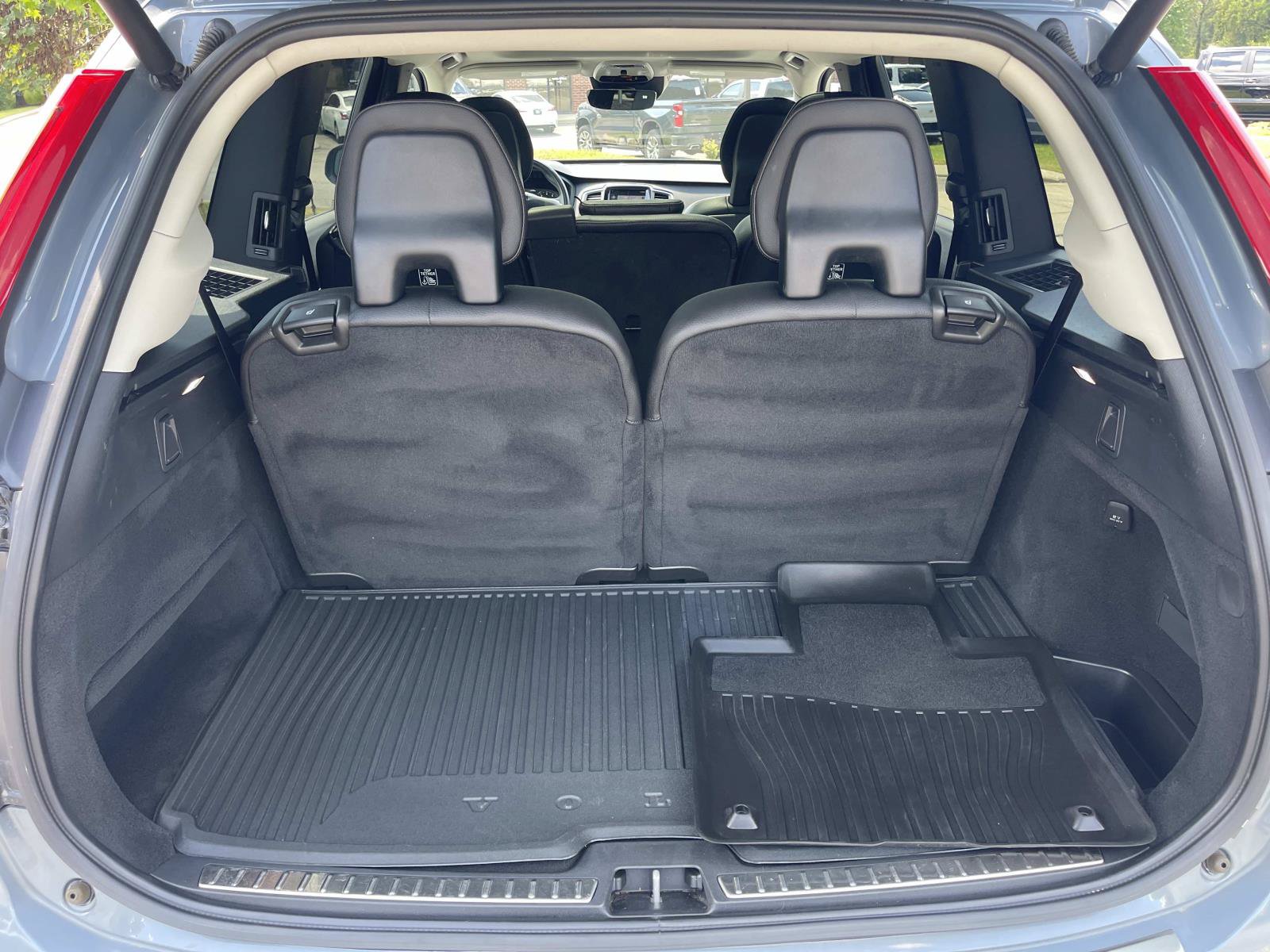 Used 2020 Volvo XC90 T6 Momentum w/ Protection Package Premier AWD/4WD image 39
