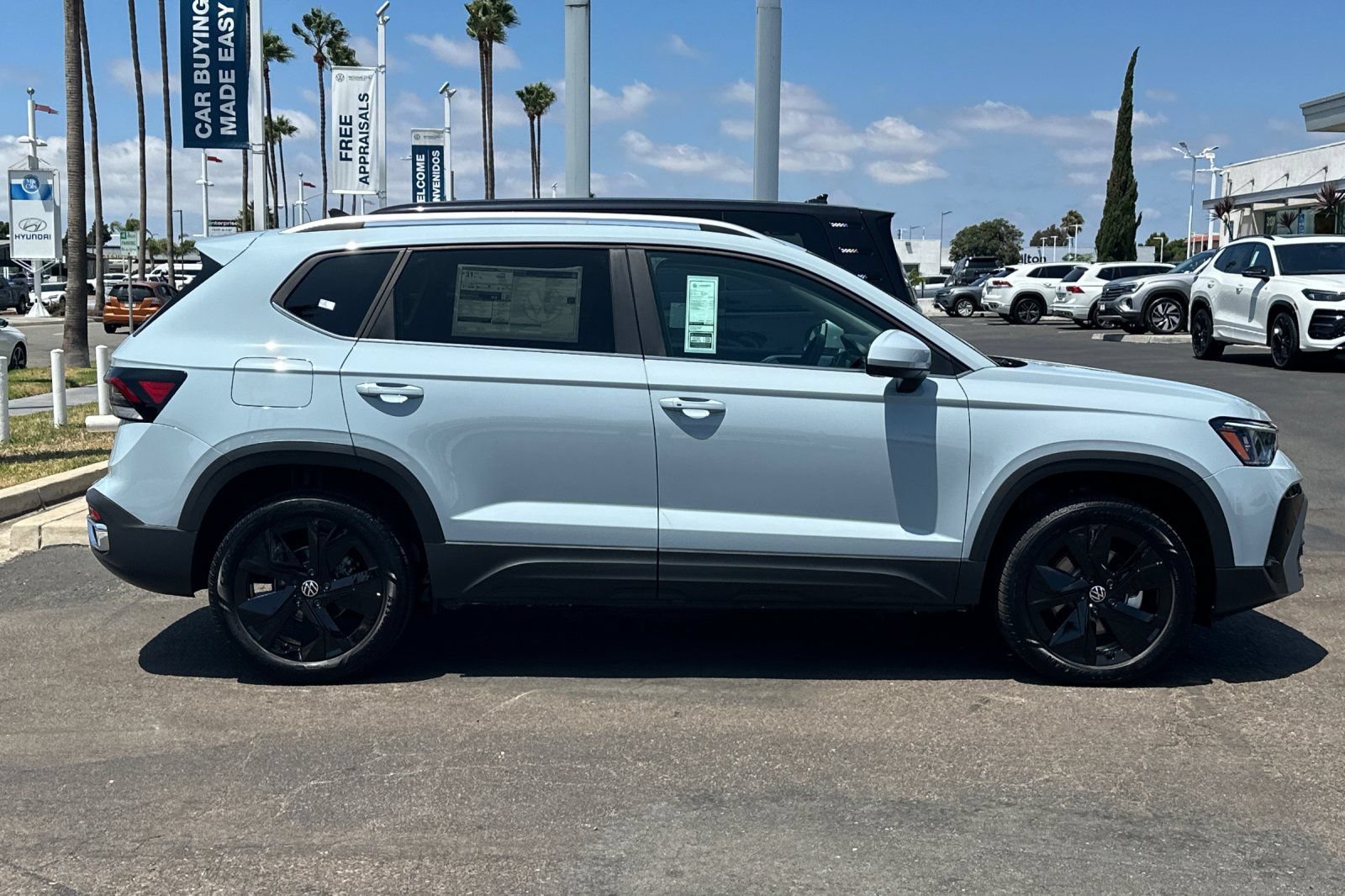 New 2026 Volkswagen Taos SE FWD image 4
