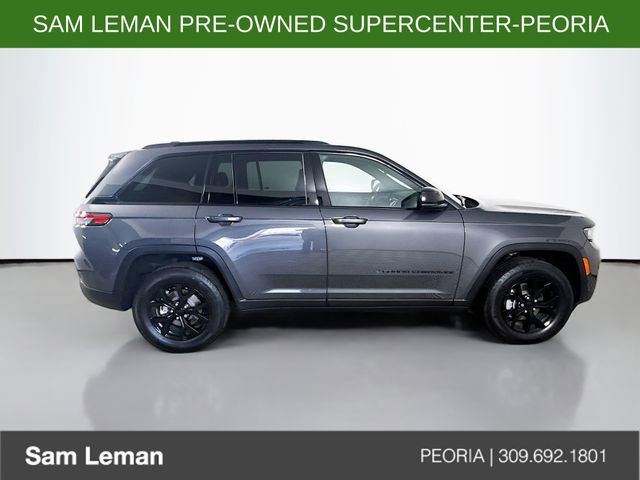 Used 2025 Jeep Grand Cherokee Altitude image 8