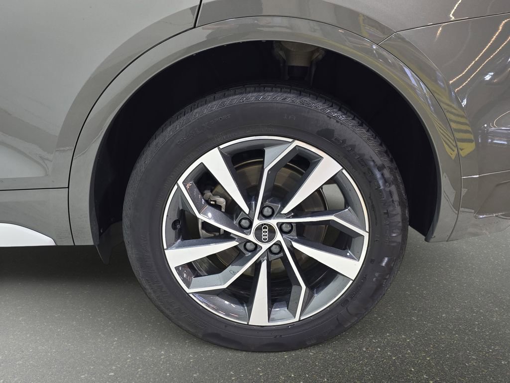 Used 2023 Audi Q5 2.0T Premium w/ Convenience Package image 32