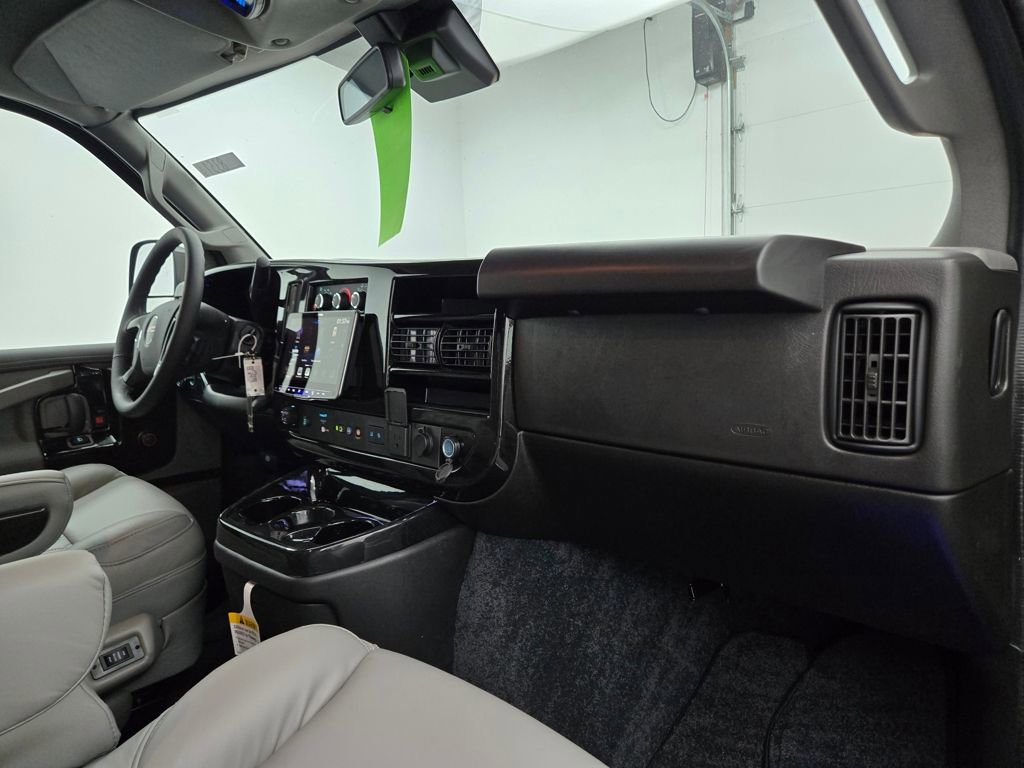 New 2024 GMC Savana 2500 image 42