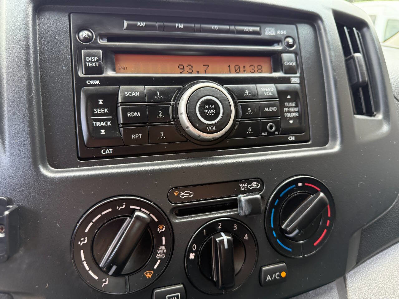 Used 2016 Chevrolet City Express LT image 7