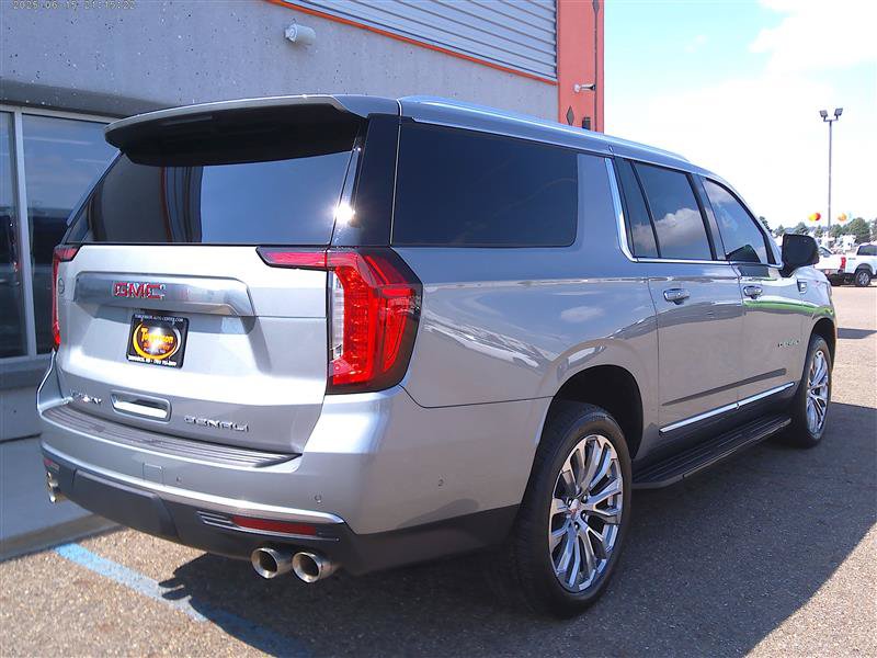 Used 2024 GMC Yukon XL Denali w/ Advanced Technology Package AWD/4WD image 3