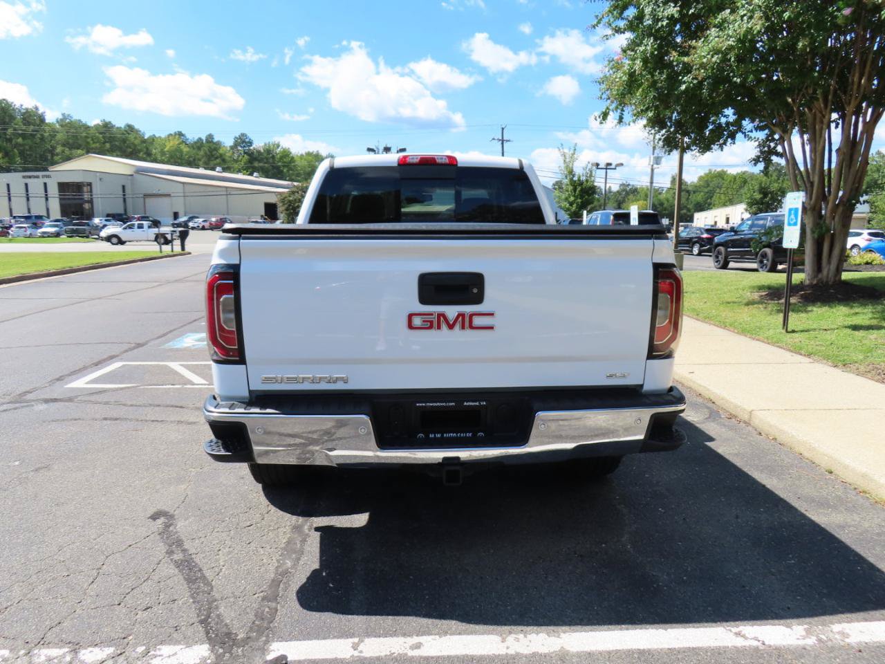 Used 2017 GMC Sierra 1500 SLT w/ SLT Premium Package AWD/4WD image 7