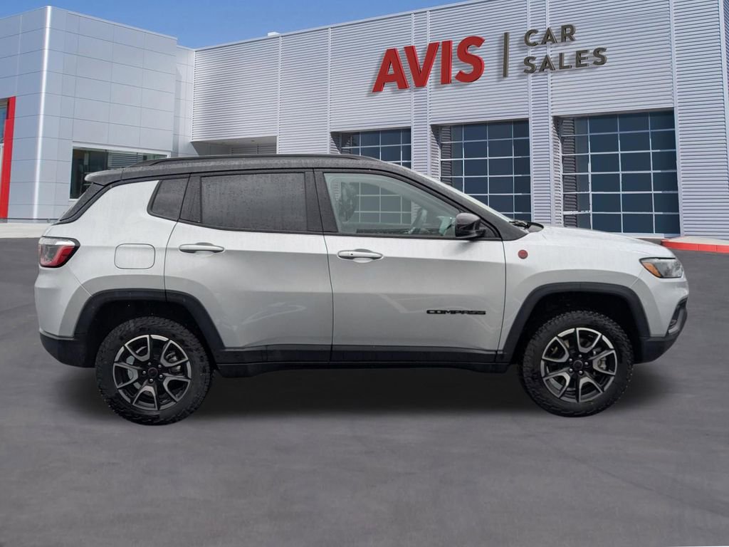 Used 2025 Jeep Compass Trailhawk image 5