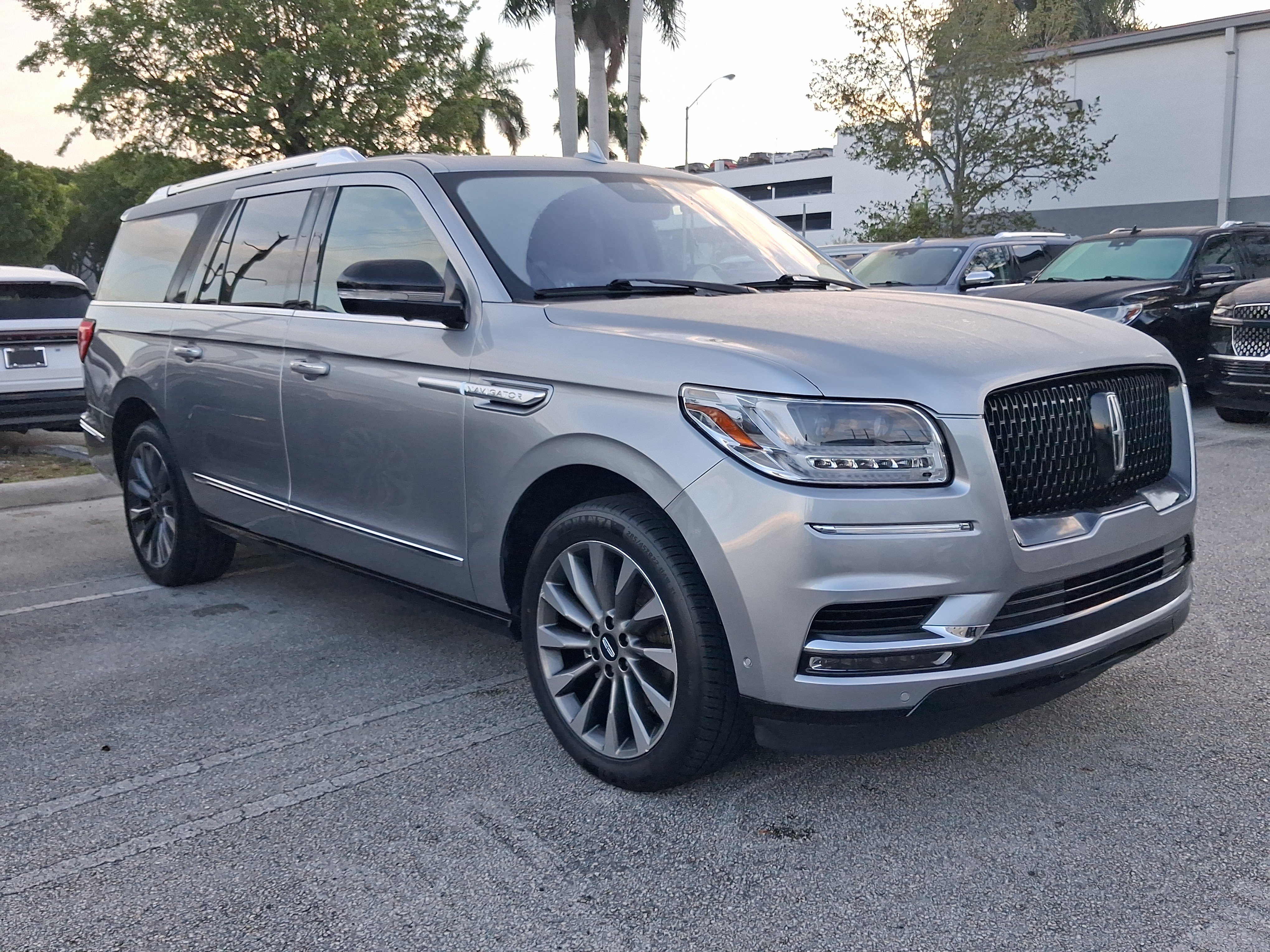 Used 2020 Lincoln Navigator L Reserve w/ Luxury Package AWD/4WD image 23