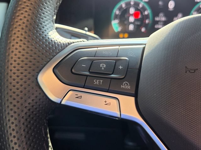 Used 2025 Volkswagen Tiguan SE R-Line FWD image 25