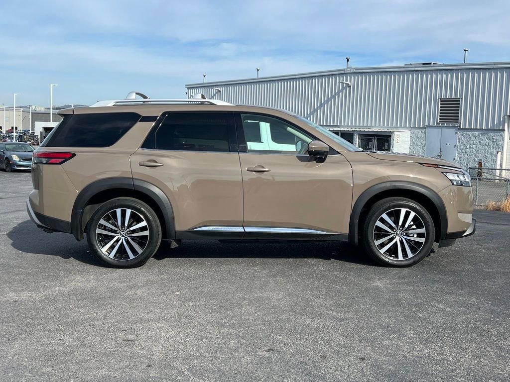 Used 2024 Nissan Pathfinder Platinum w/ Cargo Package image 4