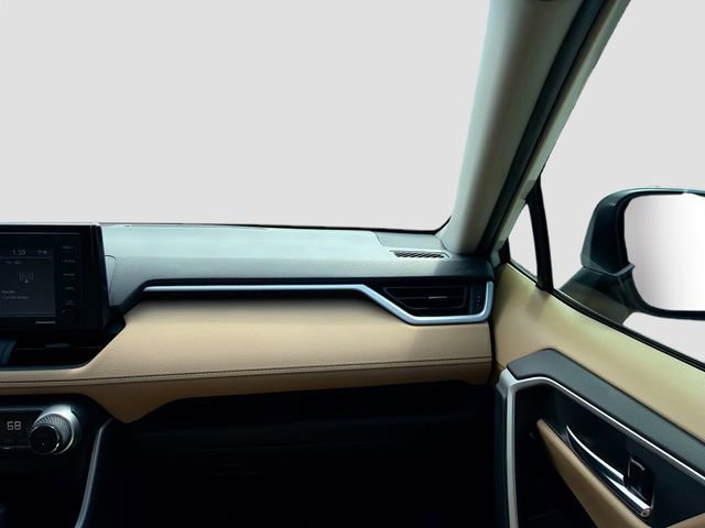 Used 2021 Toyota RAV4 XLE image 17