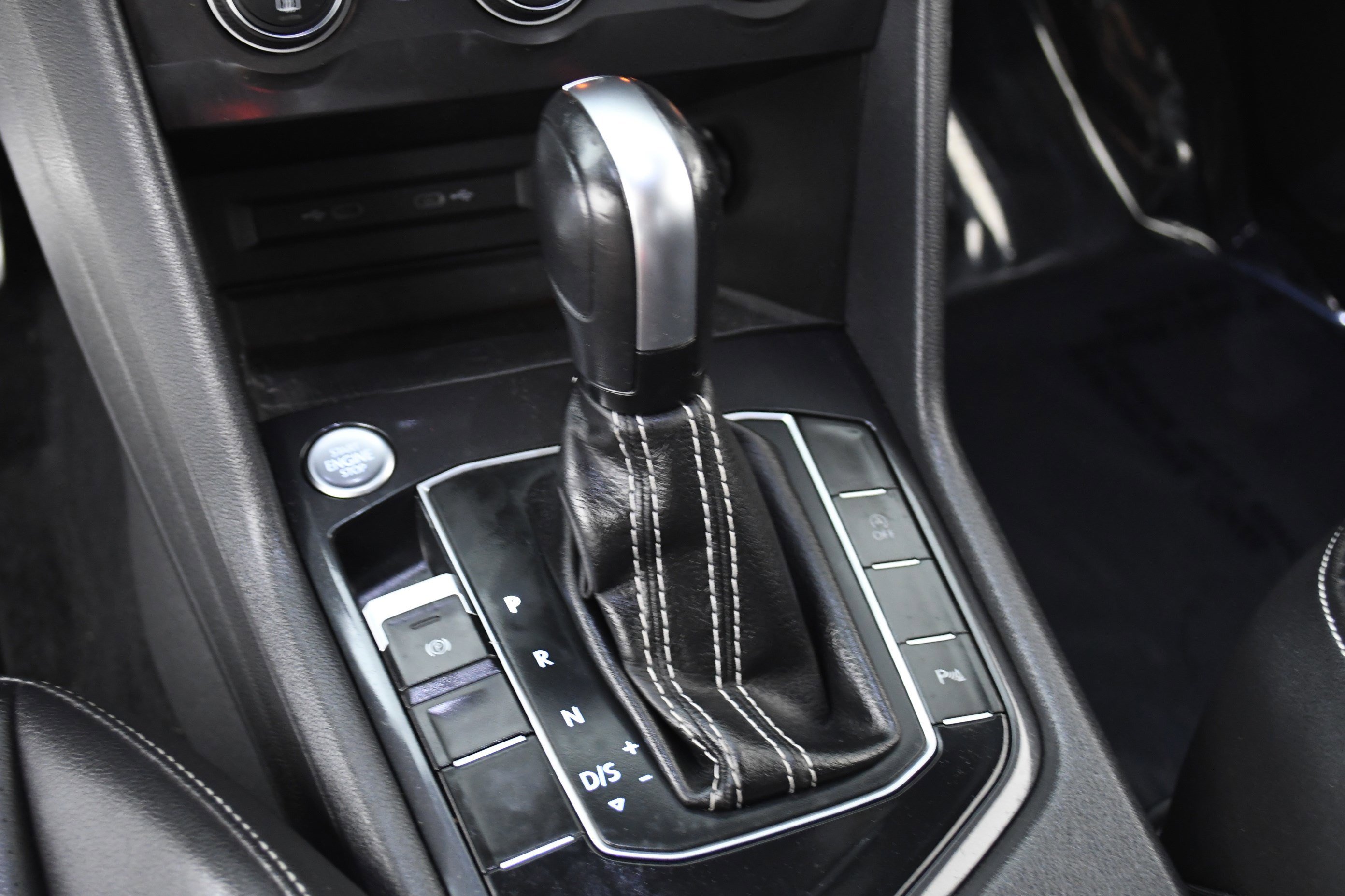 Used 2021 Volkswagen Tiguan SE R-Line image 14