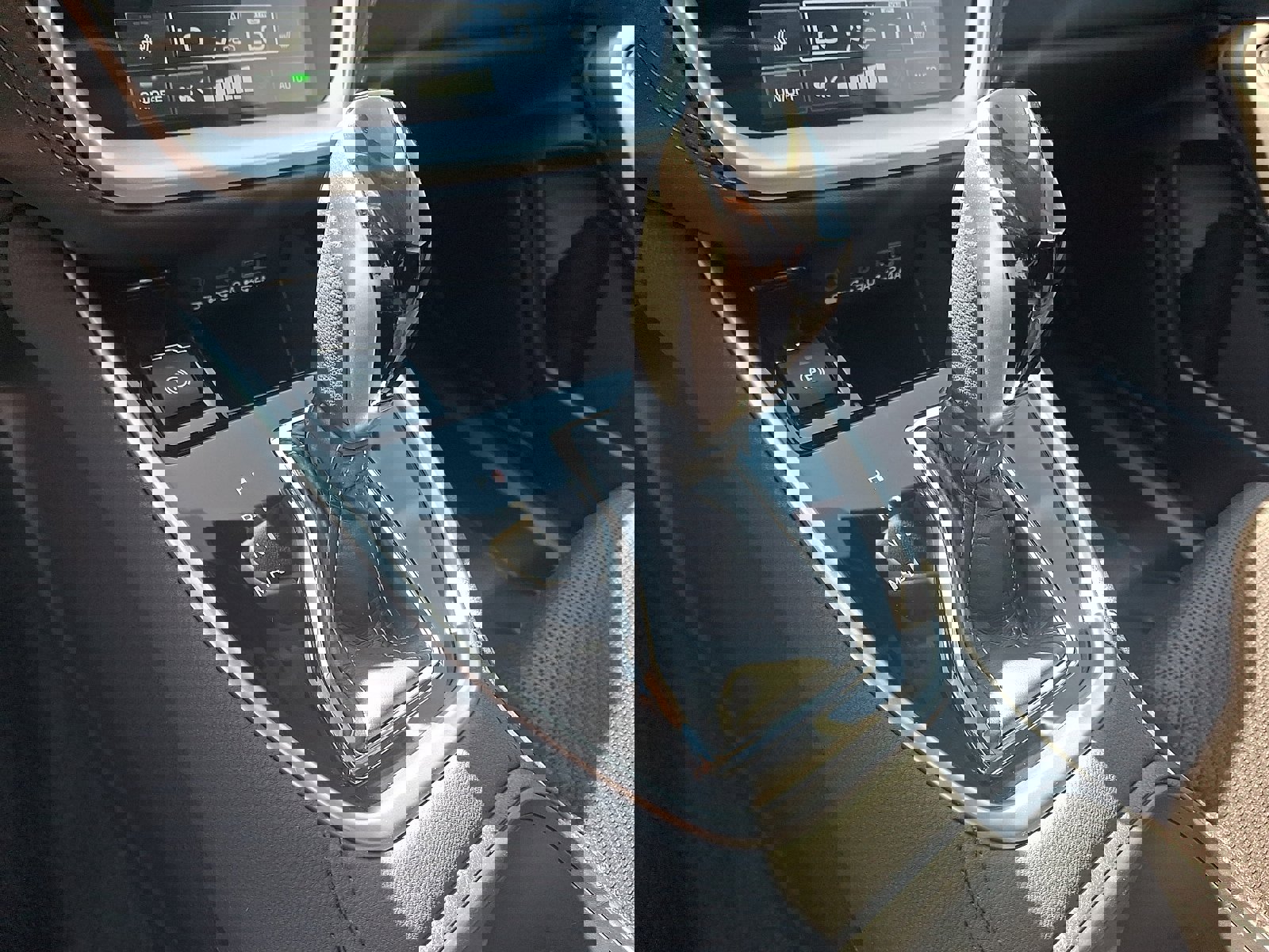 Certified 2025 Subaru Outback Premium AWD/4WD image 15